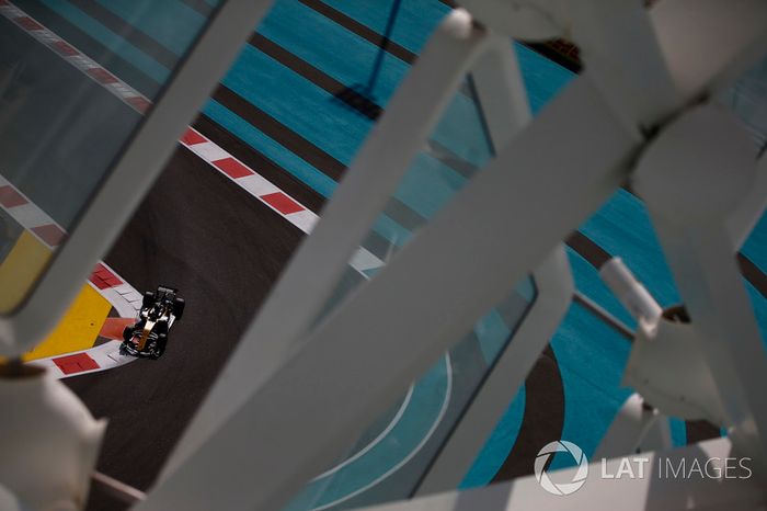 Carlos Sainz Jr., Renault Sport F1 Team RS17