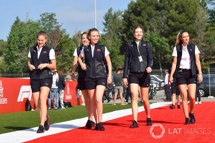 Les Red Bull Racing girls