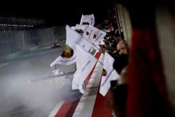 Segundo lugar #2 Porsche Team Porsche 919 Hybrid: Timo Bernhard, Earl Bamber, Brendon Hartley