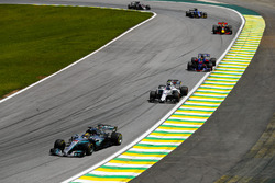 Lewis Hamilton, Mercedes AMG F1 W08, Lance Stroll, Williams FW40, Brendon Hartley, Scuderia Toro Ros