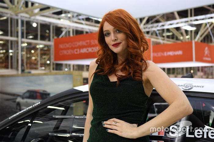 Las chicas en el Salón del Automóvil de Bolonia 2017