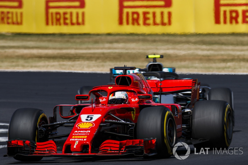 Sebastian Vettel, Ferrari SF71H, Valtteri Bottas, Mercedes AMG F1 W09
