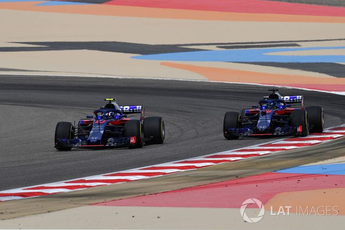 Pierre Gasly, Scuderia Toro Rosso STR13 y Brendon Hartley, Scuderia Toro Rosso STR13