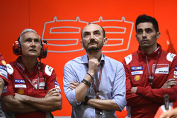 Давіде Тардоцці, менеджер Ducati Team, Клаудіо Доменікалі, виконавчий директор Ducati, Мікеле Пірро,
