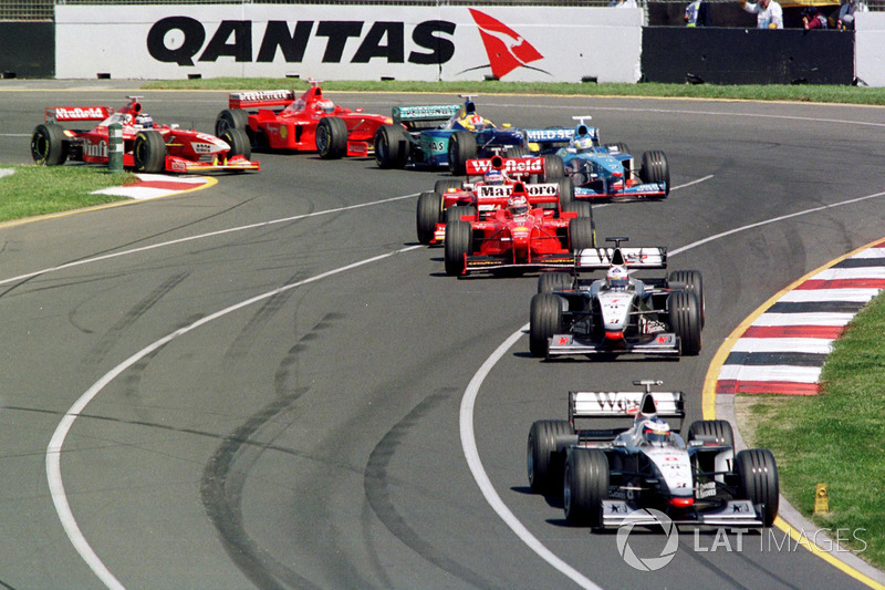 Mika Hakkinen, McLaren leads David Couthard, McLaren at the start