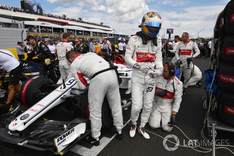 Marcus Ericsson, Sauber C37 on the grid