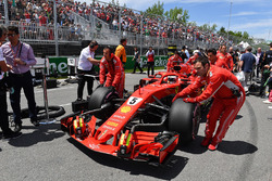 Sebastian Vettel, Ferrari SF71H on the grid
