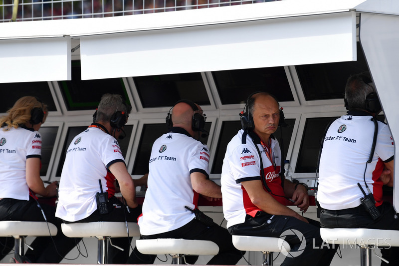 Frederic Vasseur, Sauber, Team Principal in the pit wall gantry