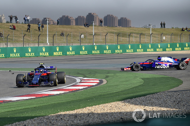 Contatto tra Pierre Gasly, Scuderia Toro Rosso STR13 e Brendon Hartley, Scuderia Toro Rosso STR13