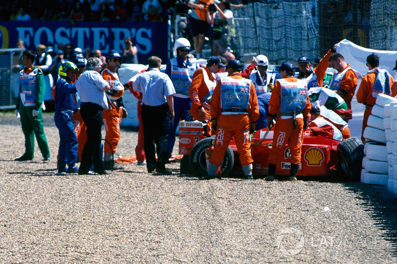 De situatie na de crash van Schumacher, vanaf de andere kant: