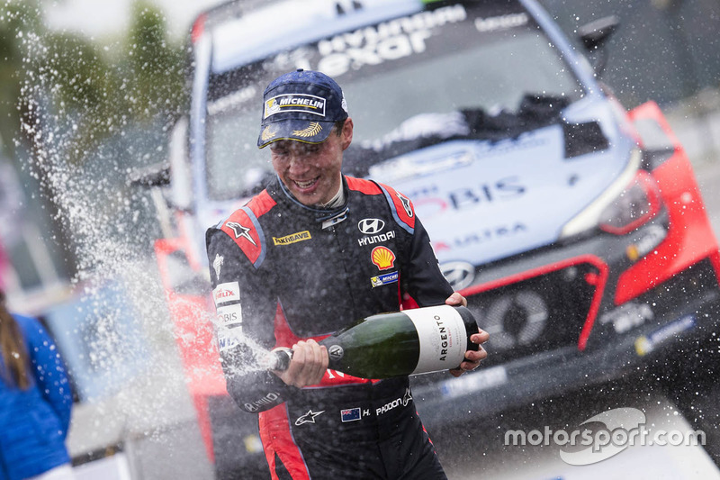 Winner Hayden Paddon, Hyundai Motorsport