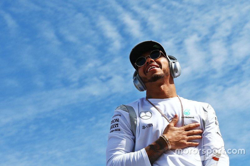 Lewis Hamilton en el desfile de pilotos