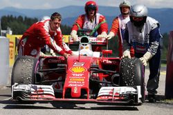 Sebastian Vettel, Ferrari SF16-H gira sobre la pista del circuito en la segunda sesión de práctica