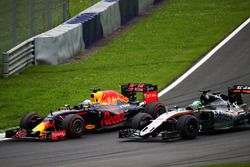 Daniel Ricciardo, Red Bull Racing RB12 and Nico Hulkenberg, Sahara Force India F1 VJM09