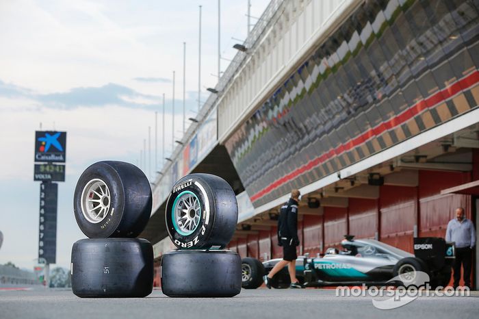 2017 y 2016 Neumáticos Pirelli