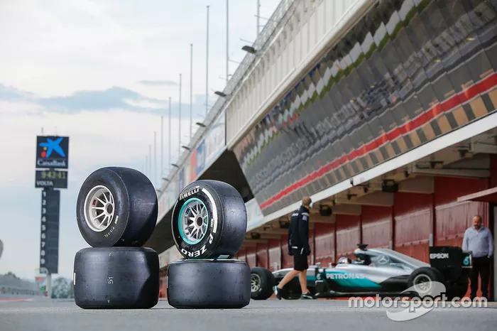 2017 y 2016 Neumáticos Pirelli