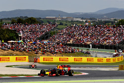 Макс Ферстаппен, Red Bull Racing попереду Себастьяна Феттеля, Scuderia Ferrari SF16-H