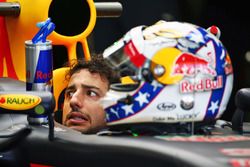 Daniel Ricciardo, Red Bull Racing RB12 - casco tematico de Evel Knievel