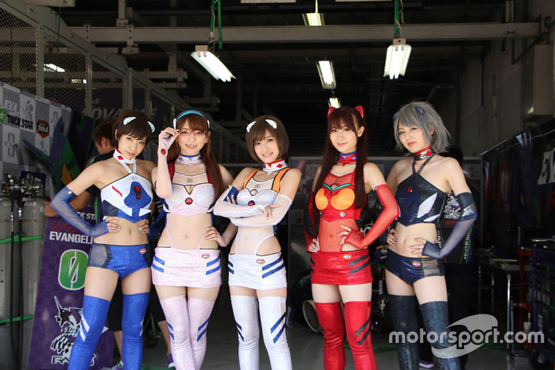 Grid girls Eva Racing