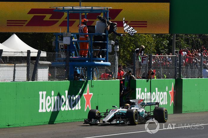 ganador, Lewis Hamilton, Mercedes-Benz F1 W08 se lleva la bandera a cuadros