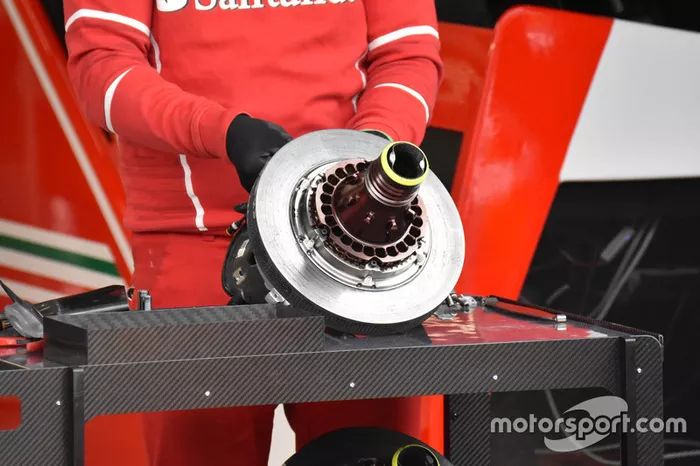 Ferrari SF70H: Vorderradbremse