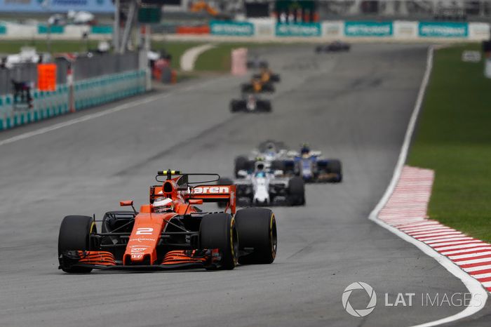 Stoffel Vandoorne, McLaren MCL32, Lance Stroll, Williams FW40