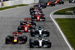 Lewis Hamilton, Mercedes AMG F1 W08, Max Verstappen, Red Bull Racing RB13, Valtteri Bottas, Mercedes