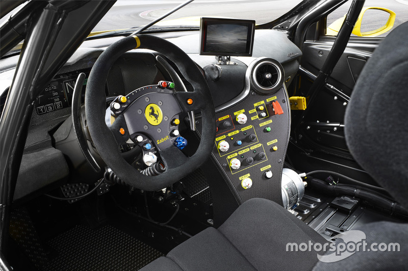 Cockpit: Ferrari 488 Challenge