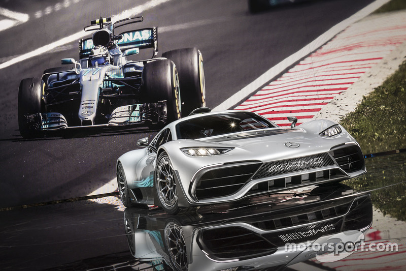 Showcar Mercedes-AMG Project ONE y el Mercedes AMG F1 W08