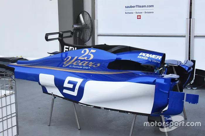 Sauber C36: Bodywork