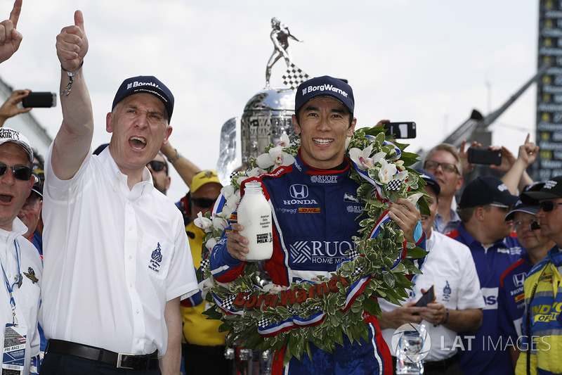 Winner Takuma Sato, Andretti Autosport Honda celebrates