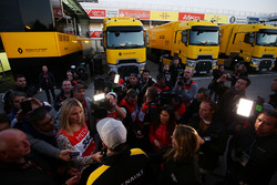 Ніко Хюлькенберг, Renault Sport F1 Team RS17, зі ЗМІ