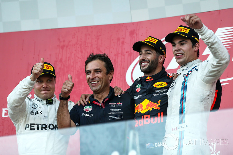 (L to R): Valtteri Bottas, Mercedes AMG F1, Pierre Wache, Red Bull Racing Chief Engineer Performance Engineering, race winner Daniel Ricciardo, Red Bull Racing, Lance Stroll, Williams