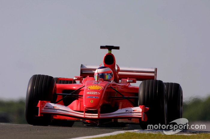 Ferrari en el Gran Premio de Francia de 2001: Ferrari siguió con el clásico juego de suplantar a Marlboro, en un coche casi rojo inmaculado
