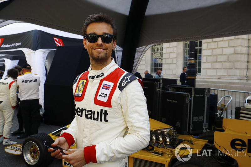 Jolyon Palmer, Renault Sport F1 Team en el monex de Renault Sport F1 Team estilo de 1970