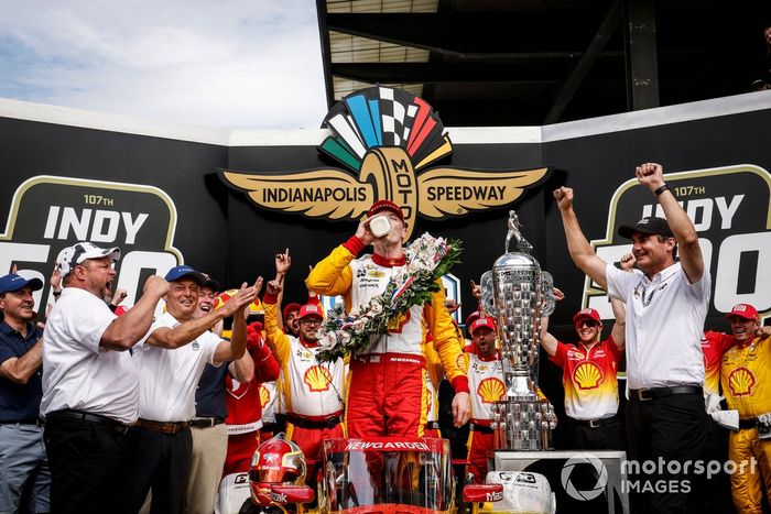 Ganador de la carrera Josef Newgarden, Team Penske Chevrolet