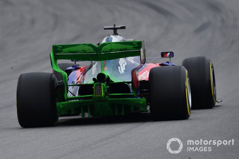 Daniil Kvyat, Scuderia Toro Rosso STR14, avec de la peinture aéro sur l'aileron arrière et le diffuseur