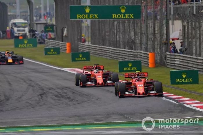 Charles Leclerc, Ferrari SF90, y Sebastian Vettel, Ferrari SF90