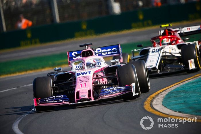 Sergio Perez, Racing Point RP19, y Antonio Giovinazzi, Alfa Romeo Racing C38