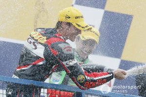 Álvaro Bautista celebra
