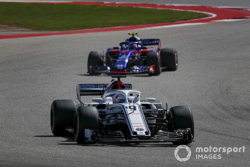 Marcus Ericsson, Sauber C37 y Pierre Gasly, Scuderia Toro Rosso STR13