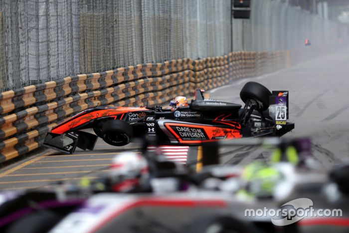 Choque de Sophia Flörsch, Van Amersfoort Racing