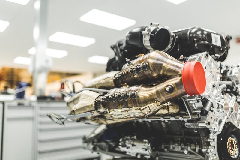 Aston Martin Valkyrie V12