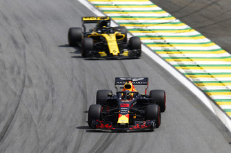 Daniel Ricciardo, Red Bull Racing RB14 et Nico Hulkenberg, Renault Sport F1 Team R.S. 18
