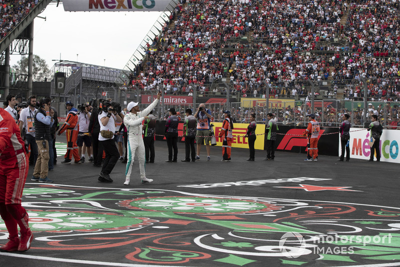 2018 F1 Dünya Şampiyonu Lewis Hamilton, Mercedes AMG F1, parc ferme