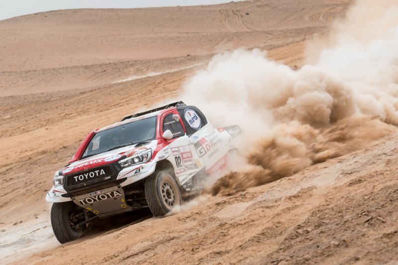 #302 Toyota Gazoo Racing Toyota Hilux: Жінель де Вільєр, Дірк фон Цітцевітц