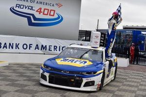 Race winner Chase Elliott, Hendrick Motorsports, Chevrolet Camaro NAPA Auto Parts