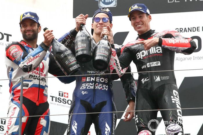 Podio: segundo lugar Johann Zarco, Pramac Racing, ganador Fabio Quartararo, Yamaha Factory Racing, tercer lugar Aleix Espargaró, Aprilia Racing Team