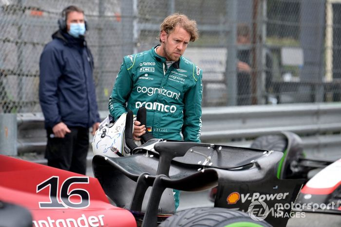 Sebastian Vettel, Aston Martin, en Parc Ferme 