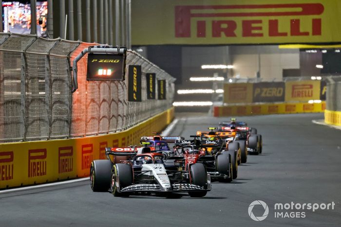 Yuki Tsunoda, AlphaTauri AT04, Valtteri Bottas, Alfa Romeo C43, Alex Albon, Williams FW45